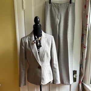 Le Suit size 6 light gray pantsuit with Nine West cap sleeved top with bow tie